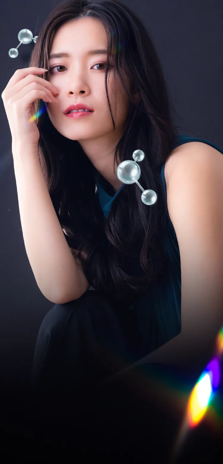 輝く女性の画僧